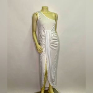 One shoulder simple White dress. (L)